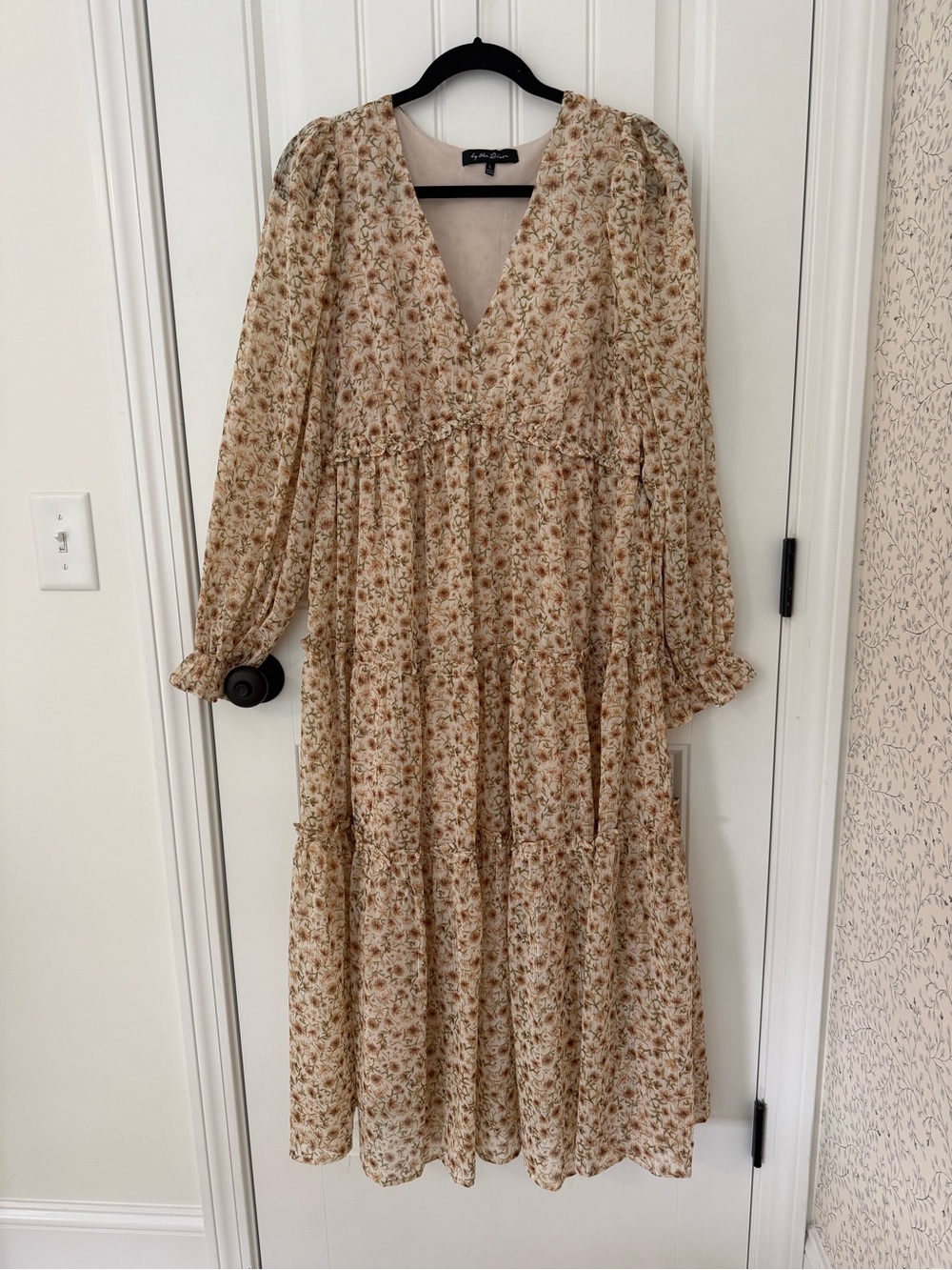 Cream Floral Tiered Maxi Dress with V-Neck